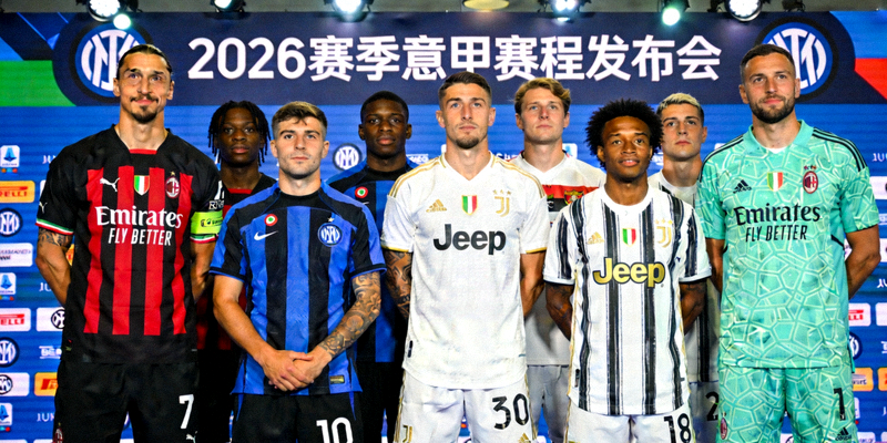2026赛季意甲三强球员合影，AC米兰、国际米兰和尤文图斯球员在赛程发布会现场合影留念